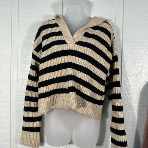 Sincerely Jules Black and Tan Striped Sweater Size Medium NWOT - Picture 3 of 10